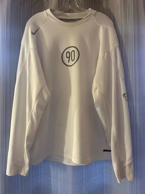 Nike White Crewneck Sweatshirt with '90' Center Graphic
